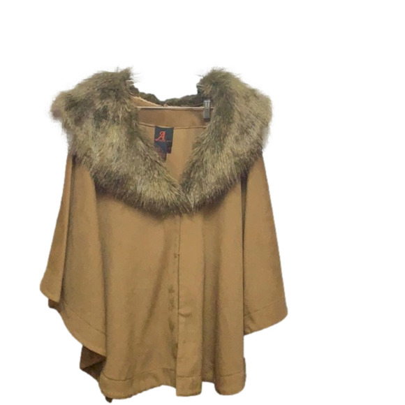 Adrienne Landau- Tan Fur Cape. NWT - Picture 1 of 4